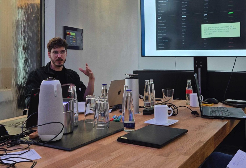 Lars Antrack von ganztags. GmbH hält einen Strategie-Workshop